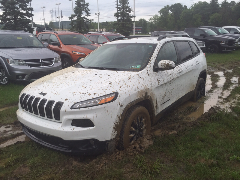 Illustration for article titled So how do the new Jeep Cherokee and Renegade do in the mud?